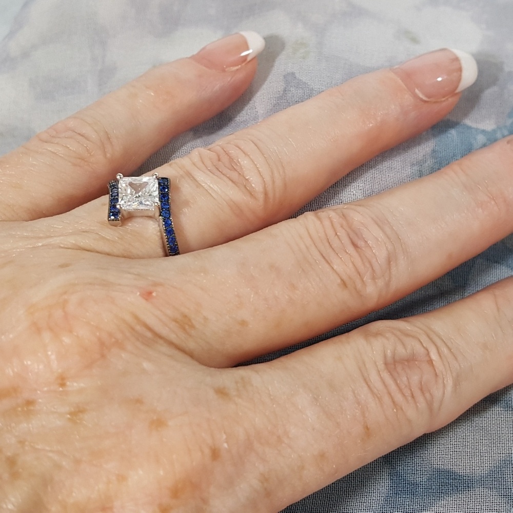 White n Blue Cubic Zirconia - Picture 8 of 8